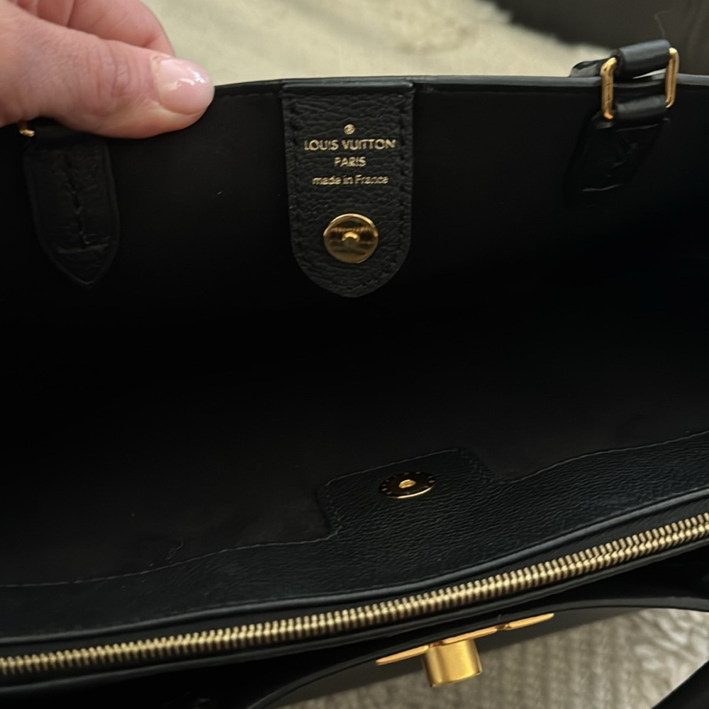 Louis Vuitton LockMeTo Top Handle Tote w Shoulder / Crossbody Strap - Picture 7 of 10